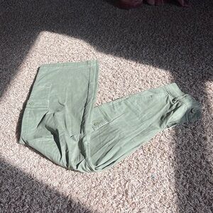 WILD FABLE army green cargo pants, never been worn, adorable and very soft!